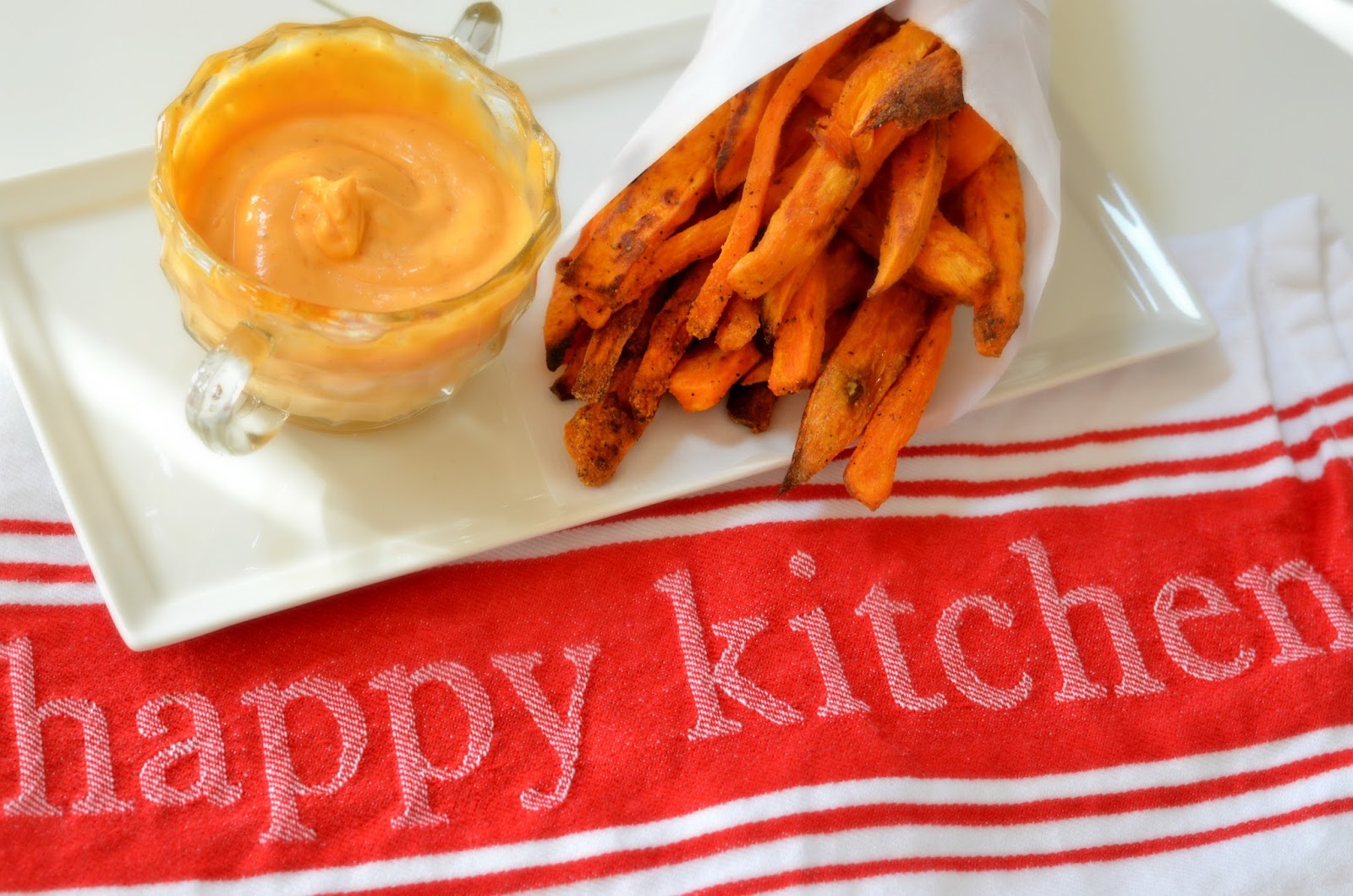 Oven-Baked-Truffle-Sweet-Potato-Fries-With-Spicy-Mayo-Dipping-Sauce