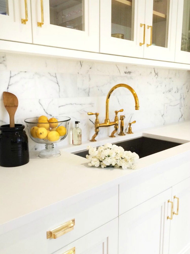 White Kitchens With Gold + Brass Hardware Finishes