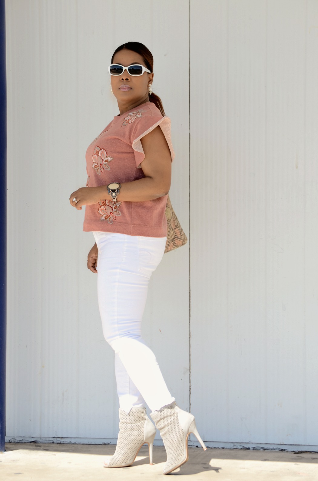 American Eagle High rise frayed skinny white jeans_Anthropologie flutter sleeve embroidered pink top_Chinese Laundry Perforated Ankkle Booties_Aldo Snakeskin Foldover Clutch