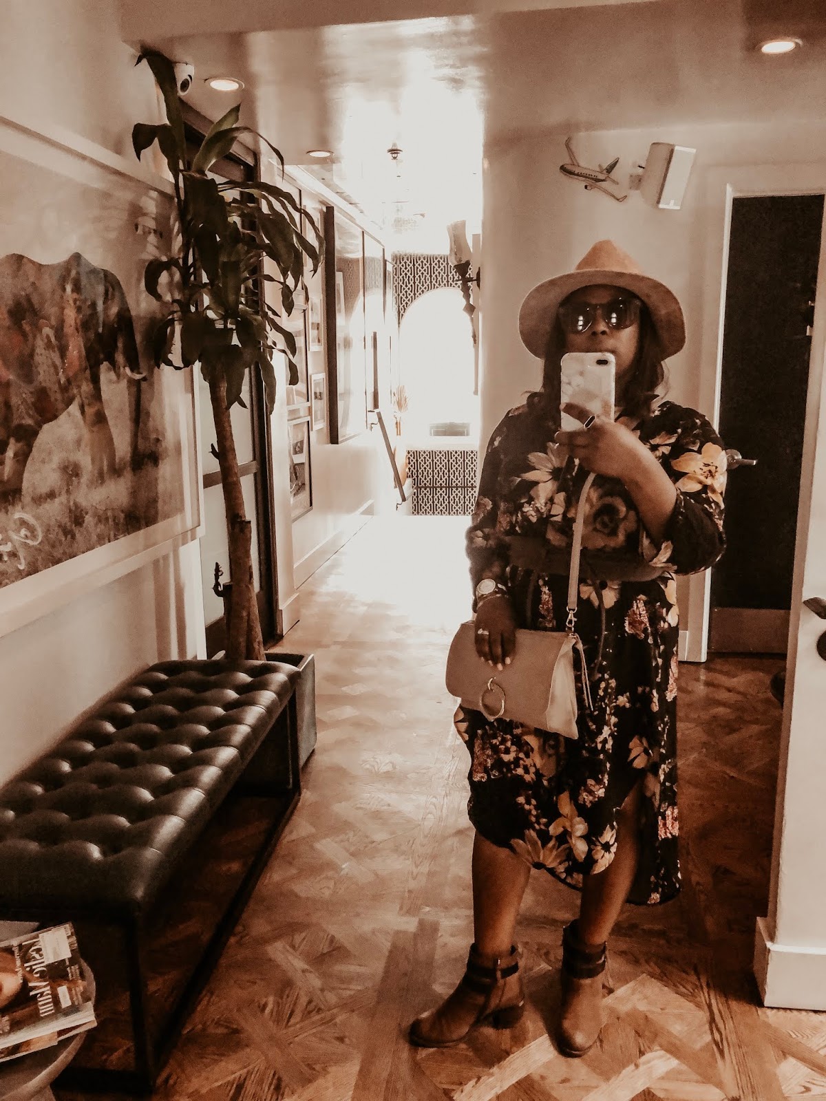 beverly-hills-california-crescent-hotel-hallway-mirror-selfie-five-things-friday-favorite-links-around-the-web