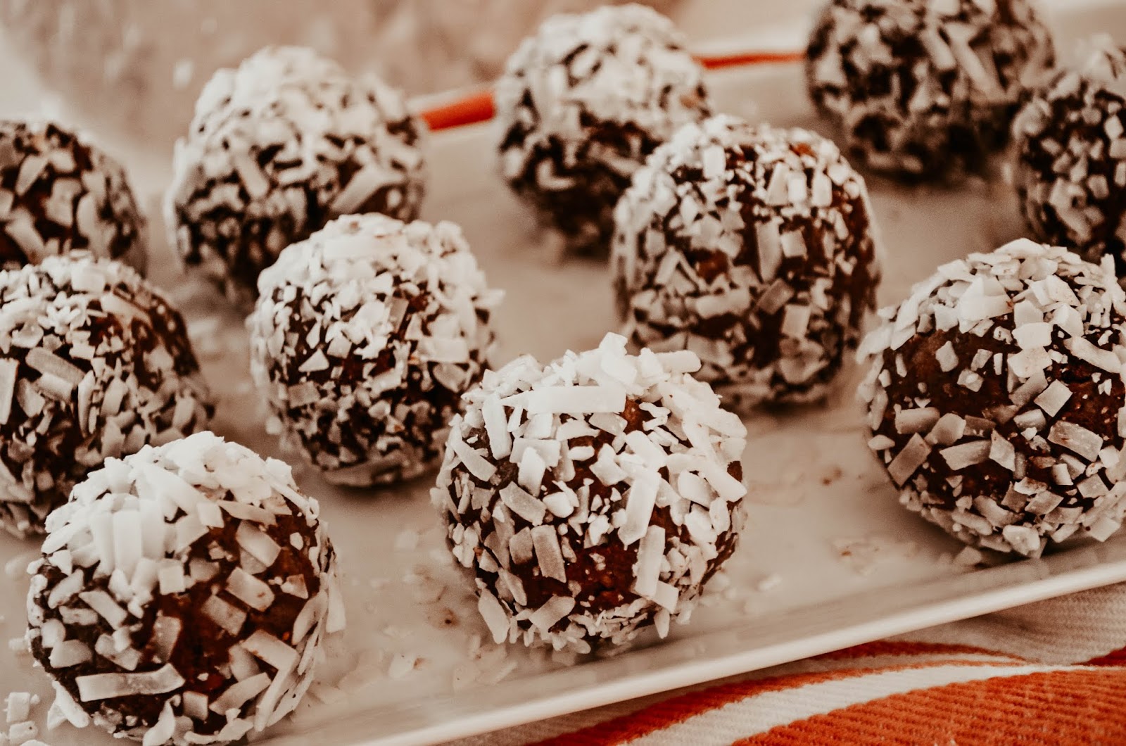 healthy-unsweetened-non-sugary-mood-boosting-chocolate-date-truffles-dessert